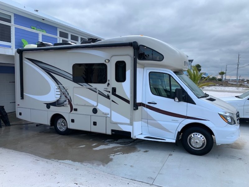2017 Thor Motor Coach Synergy SD24, Class C RV For Sale By Owner in