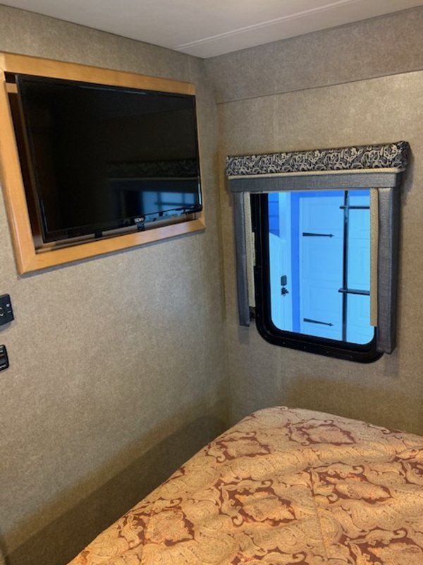 2017 Thor Motor Coach Synergy SD24, Class C RV For Sale By Owner in