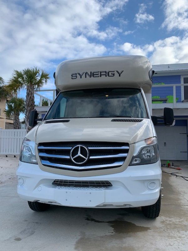 2017 Thor Motor Coach Synergy SD24, Class C RV For Sale By Owner in