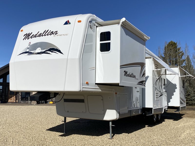 2006 McKenzie Medallion 36SKQ, 5th Wheels RV For Sale By Owner in