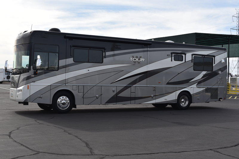 2009 Winnebago Tour 40WD, Class A Diesel RV For Sale By Owner in Surprise, Arizona