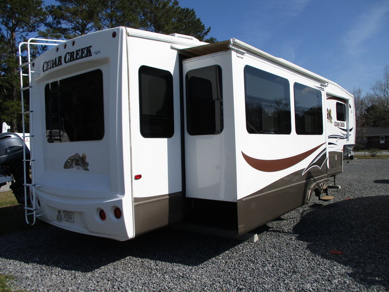 2011 Forest River Cedar Creek 36RE, 5th Wheels RV For Sale By Owner in Johns island, South