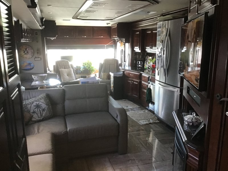 2017 Fleetwood Discovery 38K, Class A Diesel RV For Sale By Owner in