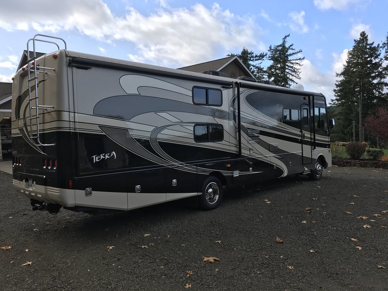 2010 Fleetwood Terra LX 34B, Class A Gas RV For Sale By Owner in
