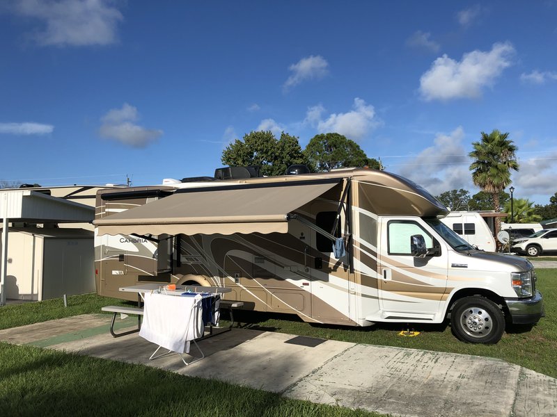 2014 Winnebago Itasca Cambria 27K, Class C RV For Sale By Owner in