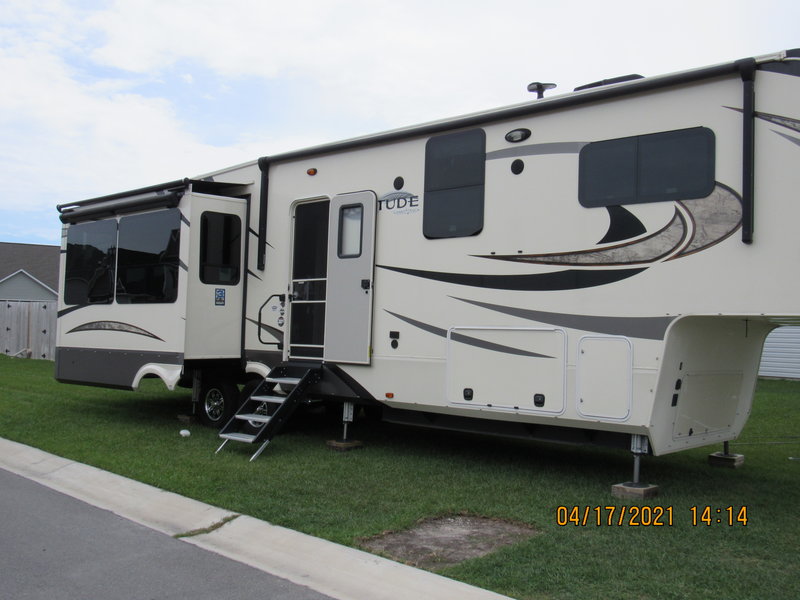2018 Grand Design Solitude 377MBSR, 5th Wheels RV For Sale By Owner in