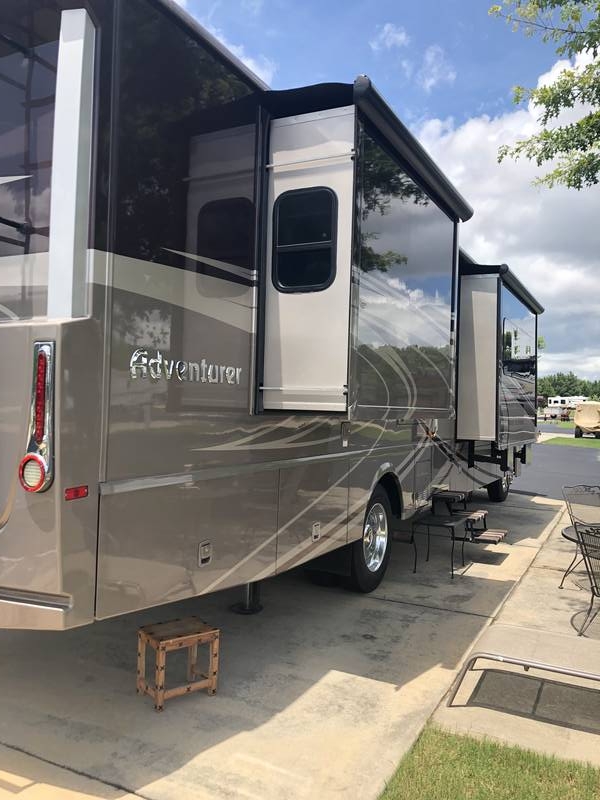 2017 Winnebago Adventurer 37F, Class A Gas RV For Sale By Owner in