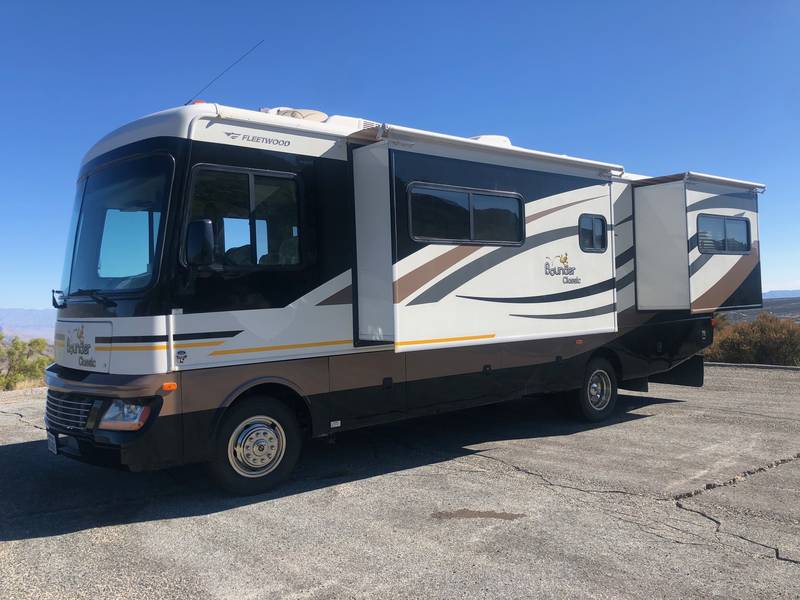 Used 2010 Fleetwood Bounder Classic 30T for Sale by Owner in La quinta