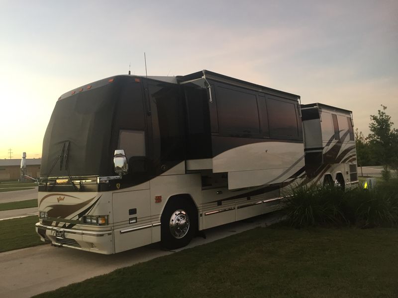 2001 Prevost Featherlite H345, Bus Conversions RV For Sale in Lake