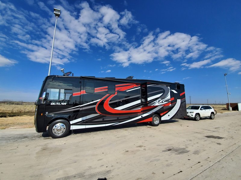 2020 Thor Motor Coach Outlaw 38KB, Class A Gas RV For Sale By Owner