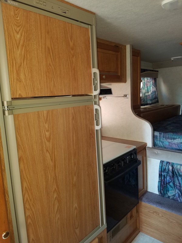 1998 Bigfoot RV 3000 BIGFOOTRV, Truck Campers RV For Sale By Owner in Yuma, Arizona