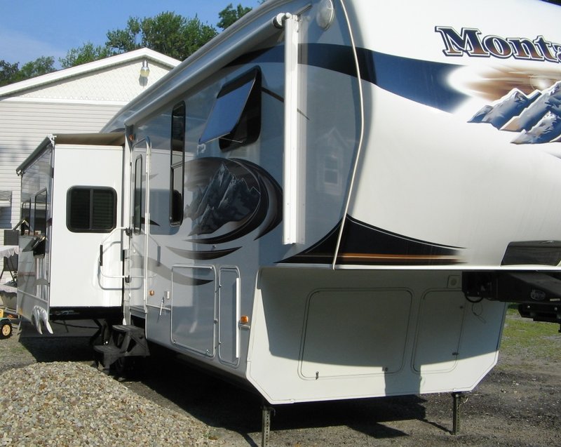 2010 Keystone Montana Hickory 3455SA, 5th Wheels RV For Sale By Owner
