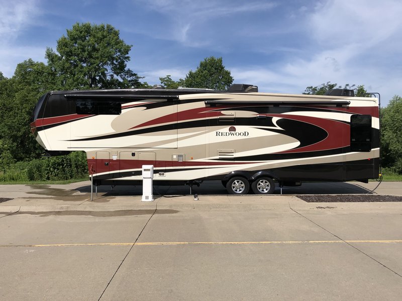 2013 Redwood RV 36RL, 5th Wheels RV For Sale By Owner in Des moines