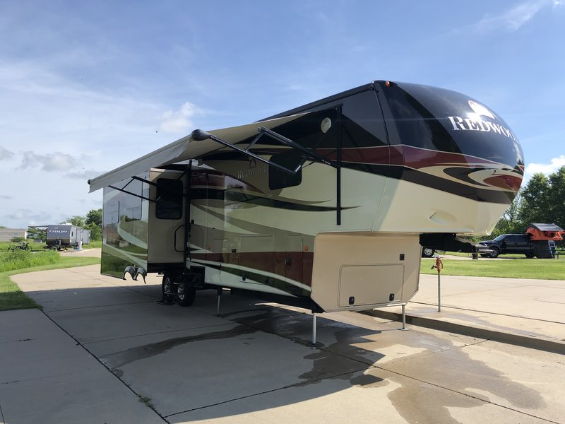 2013 Redwood RV 36RL, 5th Wheels RV For Sale By Owner in Des moines