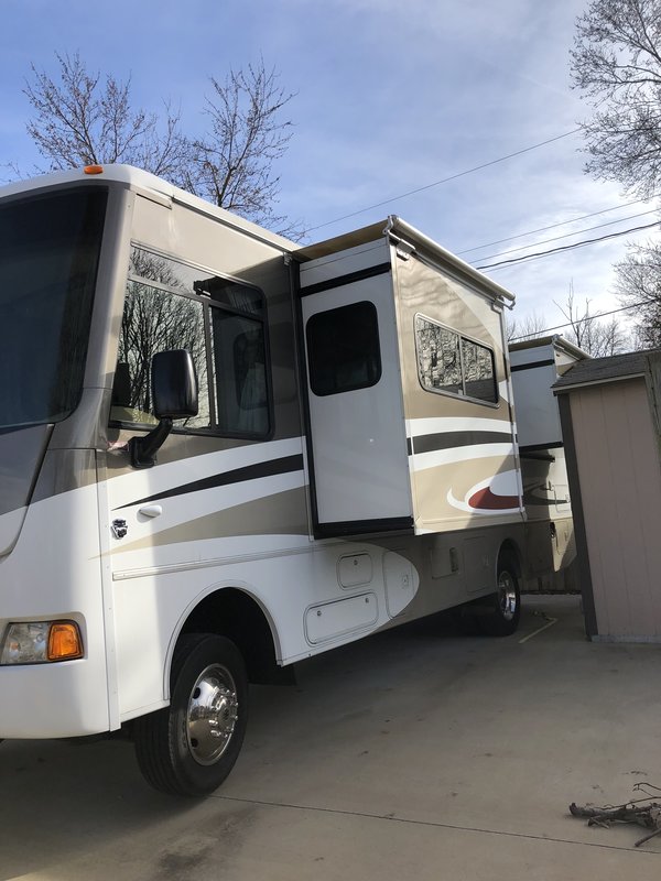 2013 Winnebago Vista 27N, Class A Gas RV For Sale By Owner in Rogers