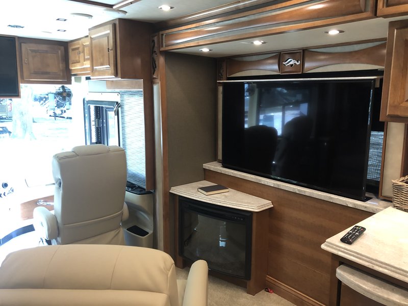 2019 Tiffin Phaeton 37BH, Class A Diesel RV For Sale By Owner in