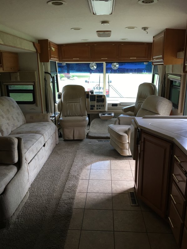 2005 Winnebago Adventurer WPG37B, Class A Gas RV For Sale By Owner in