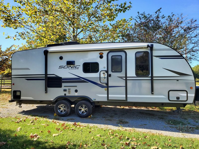 2019 Venture RV Sonic Lite 220VBH, Travel Trailers RV For Sale By Owner in Columbus, Ohio | RVT Sonic Travel Trailers For Sale Near Me