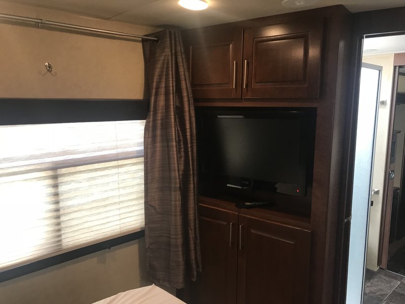 1998 Winnebago Adventurer 30T, Class A Gas RV For Sale