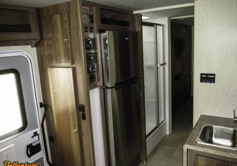 2016 Winnebago Brave 31C, Class A Gas RV For Sale in Victor, New York