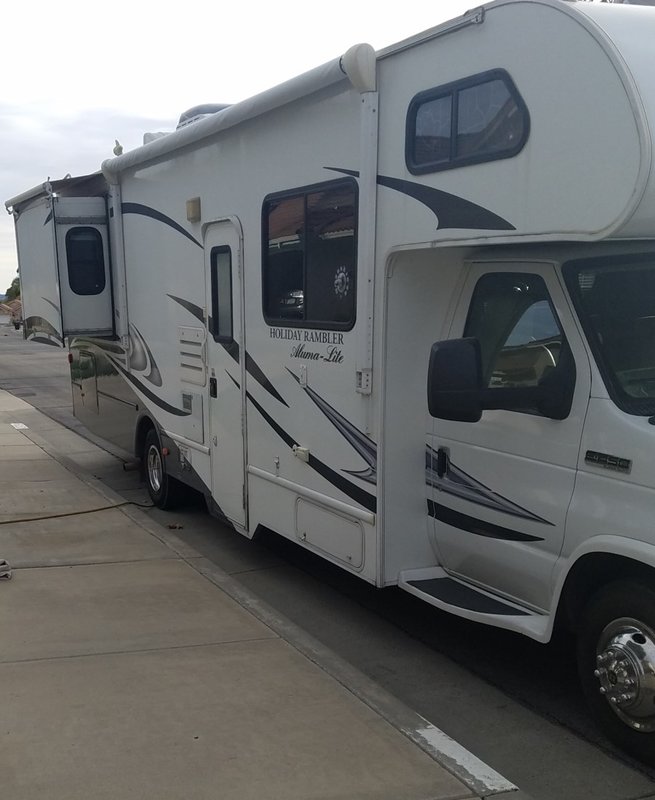 2011 Holiday Rambler AlumaLite 31SFD, Class C RV For Sale By Owner in