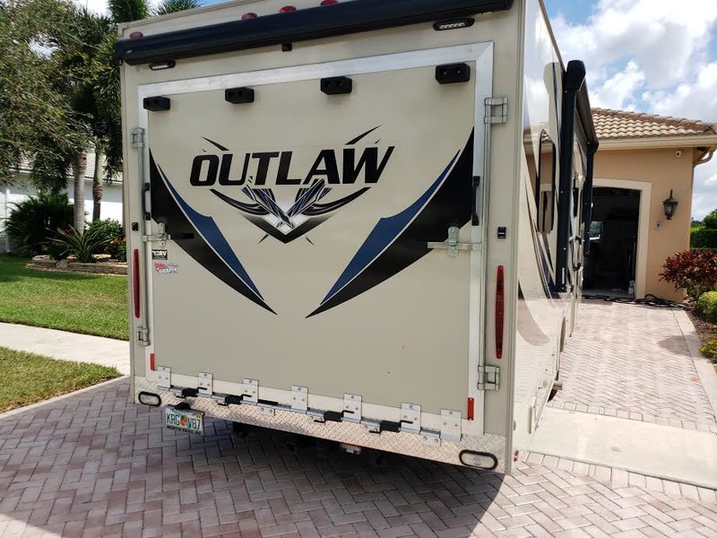 2019 Thor Motor Coach Outlaw 29J toy hauler, Class C RV ...