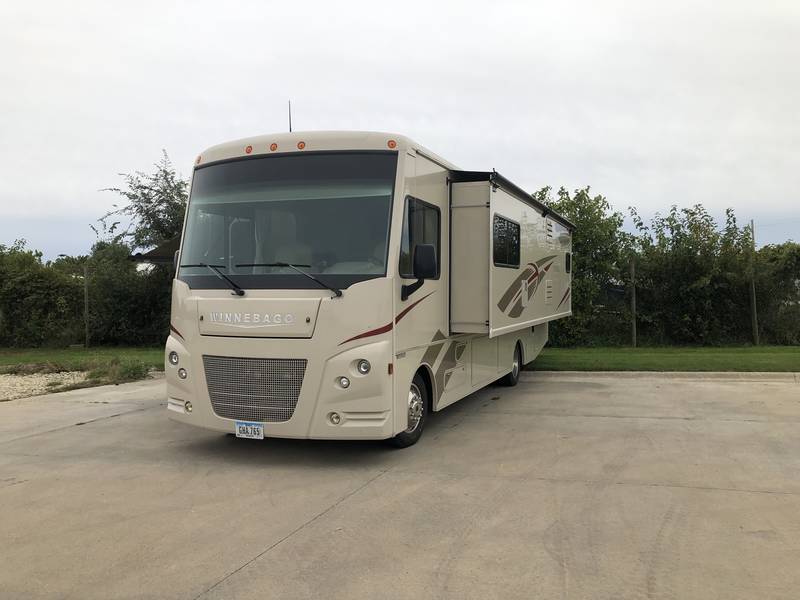 2018 Winnebago Vista 29VE, Class A Gas RV For Sale By Owner in