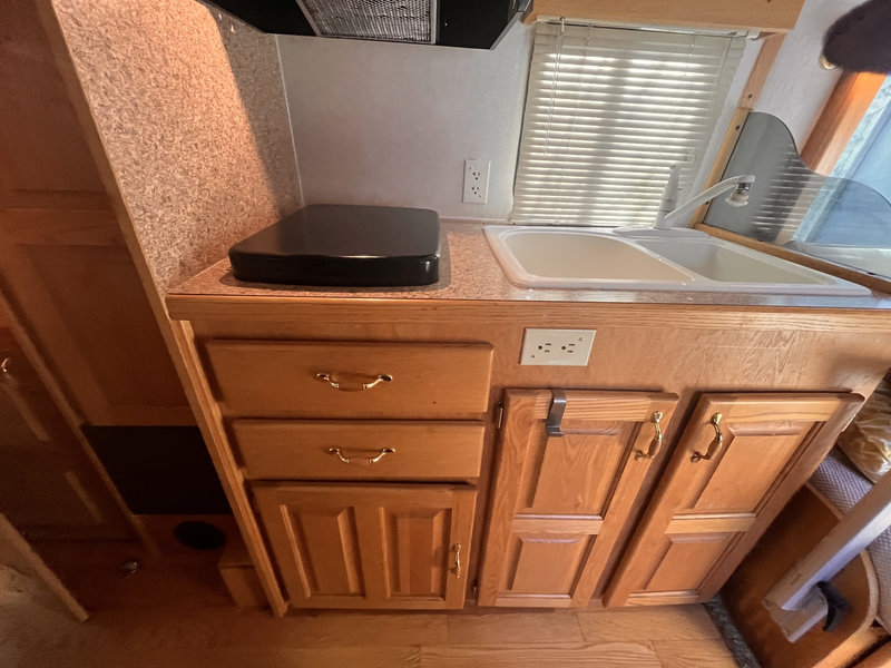 2004 Born Free 26RSB, Class C RV For Sale By Owner in Lufkin, Texas