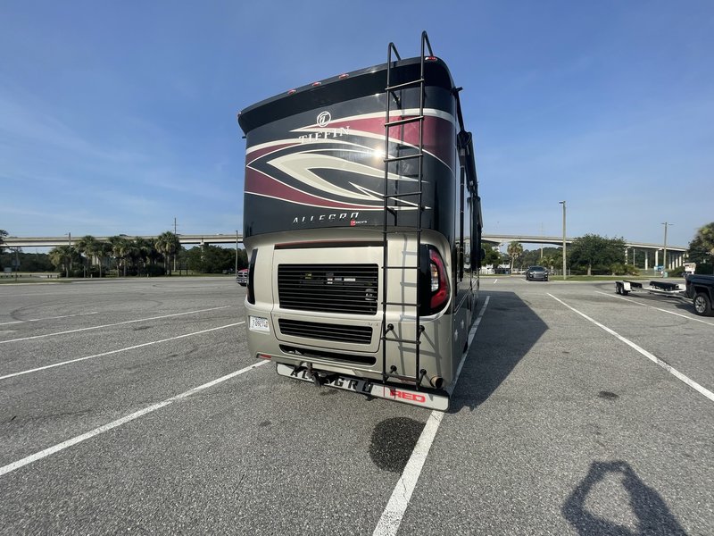 2018 Tiffin Allegro RED 37PA, Class A Diesel RV For Sale By Owner in