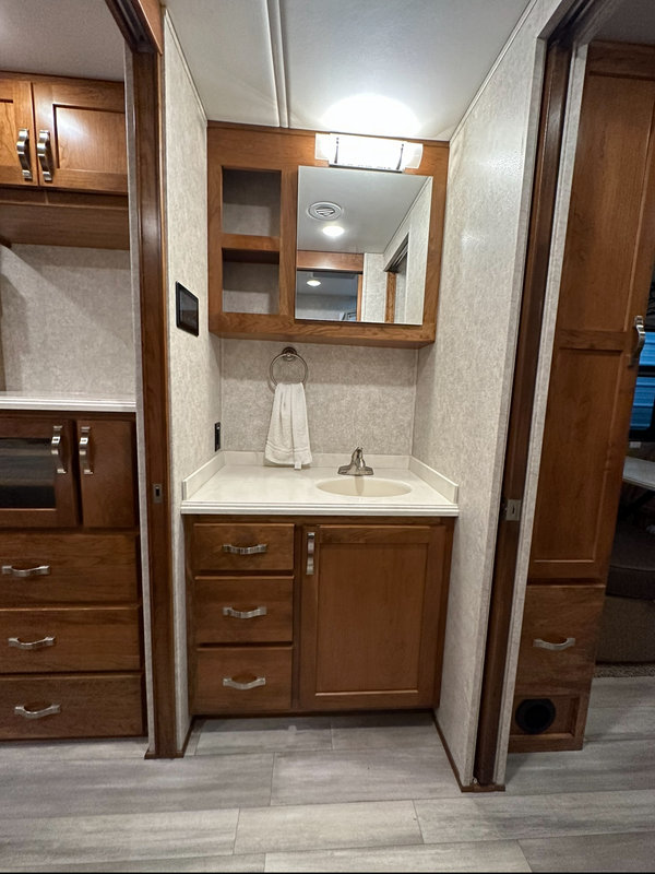 2022 Renegade Valencia 38RW, Class C RV For Sale By Owner in Dayton, Tennessee 515496