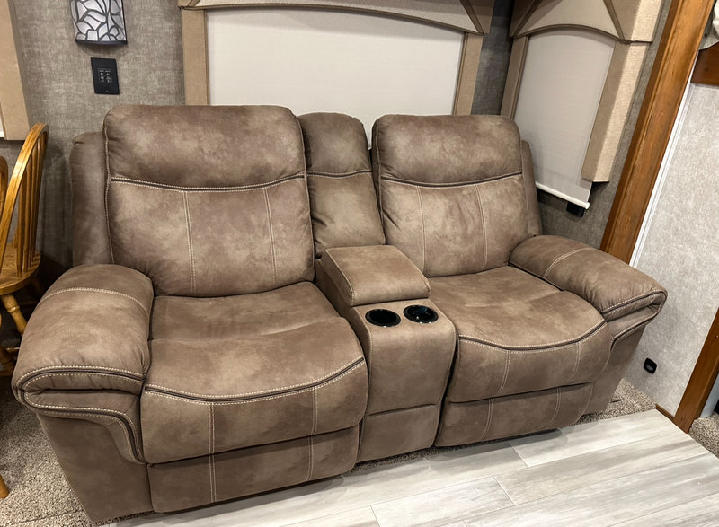 2022 Renegade Valencia 38RW, Class C RV For Sale By Owner in Dayton, Tennessee 515496